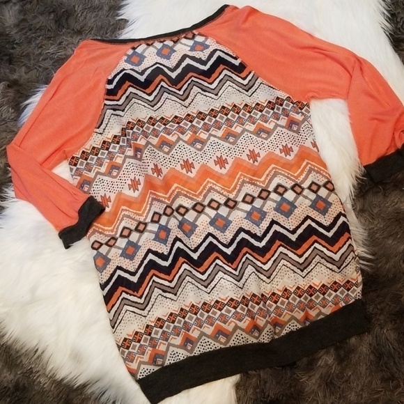 zigzag raglan top - Picture 2 of 4